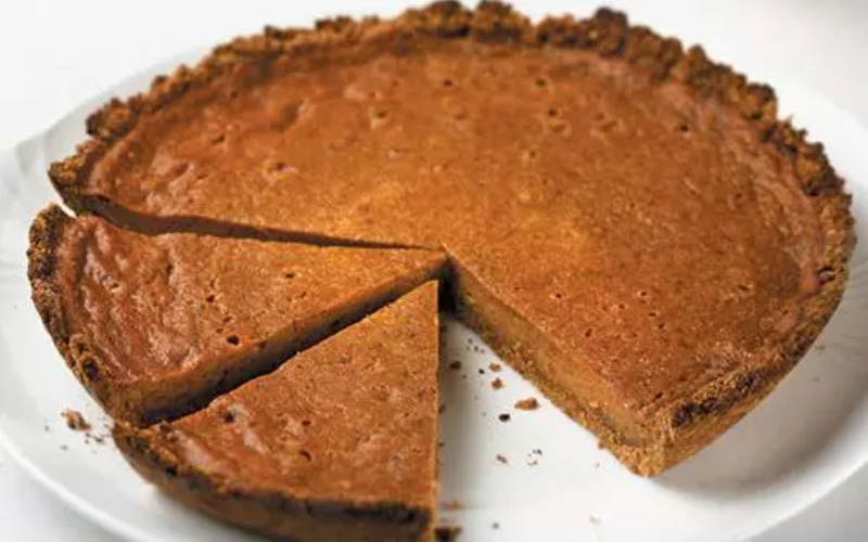 Holiday Pumpkin Pie With Maple-Ginger Crust Photo by Taran Z fromhttps://diabetesfoodhub.org